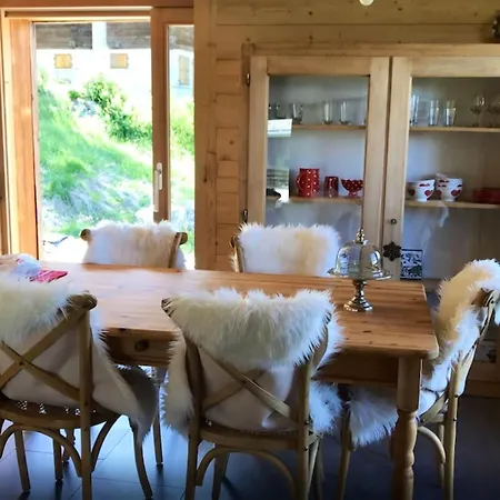 Contemporary In Mont-noble With Mountain View. בקתה Mase